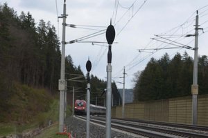 Zug bei der Messstelle an der Wörthersee-Bahnstrecke. Foto: ÖBB/Dinhobl