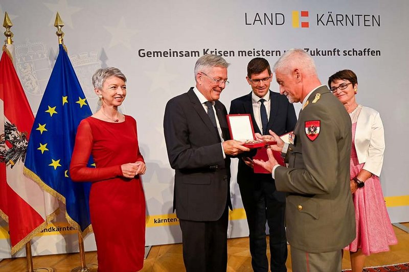 Großes Goldenes Ehrenzeichen Des Landes Für Militärkommandant Gitschthaler 4501